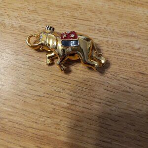 VINTAGE SIGNED MONET GOLD TONE w ENAMEL & RHINESTONES ELEPHANT BROOCH PIN